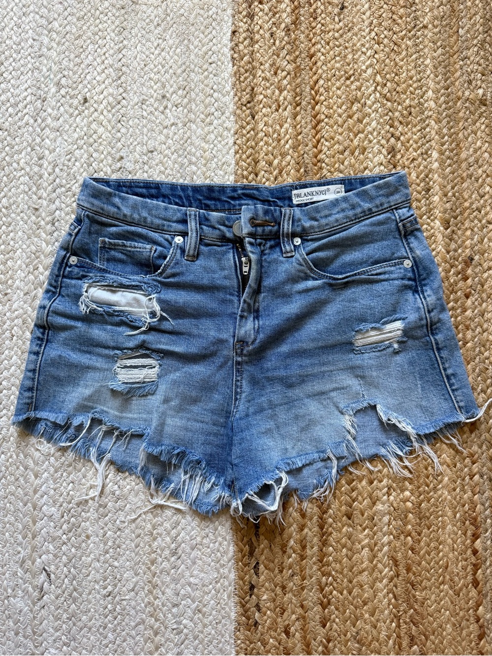 Blank NYC distressed Denim Shorts sz 28